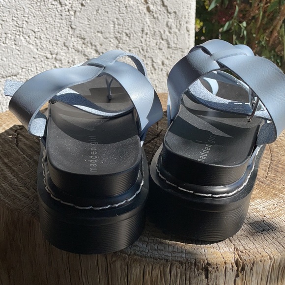 Delanno Platform Footbed Sandals - Picture 10 of 11